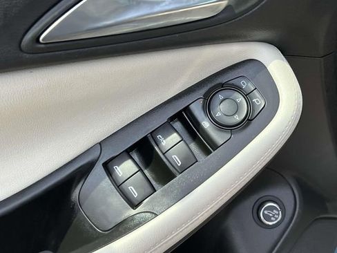 Used 2024 Buick Encore GX Preferred image 19