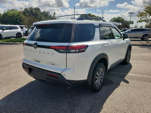 Used 2024 Nissan Pathfinder SV FWD image 3