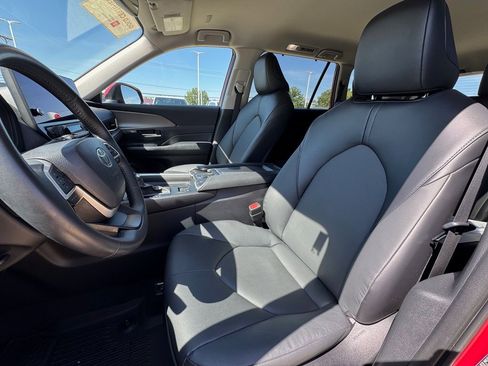 Used 2024 Toyota Grand Highlander XLE image 8