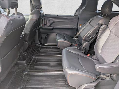 Used 2022 Toyota Sienna XSE image 18