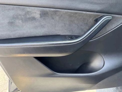 Used 2021 Tesla Model Y Long Range image 19