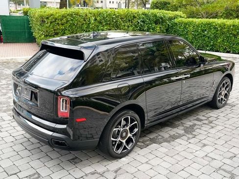 Used 2020 Rolls-Royce Cullinan Black Badge image 26