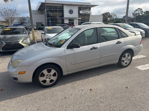 Used 2005 Ford Focus ZX4 Sedan image 1