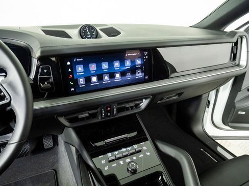 New 2026 Porsche Cayenne Coupe AWD/4WD image 13