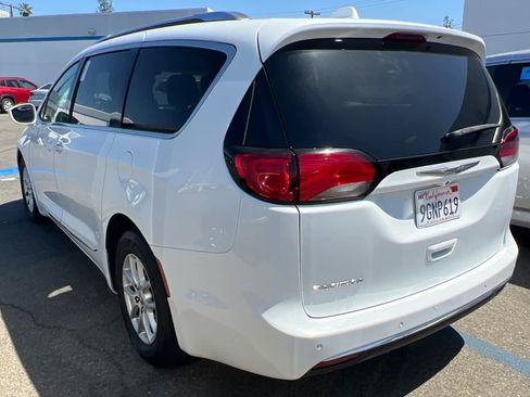 Used 2020 Chrysler Pacifica Touring-L image 6