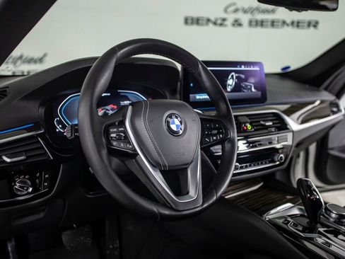 Used 2021 BMW 530e w/ Convenience Package RWD image 19