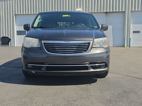Used 2016 Chrysler Town & Country Touring w/ Driver Convenience Group FWD image 2