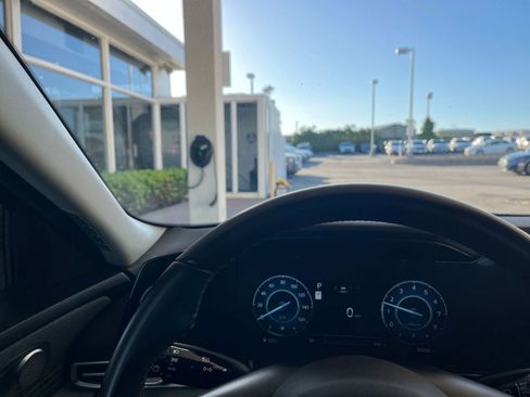 Used 2025 Hyundai Elantra Limited image 37