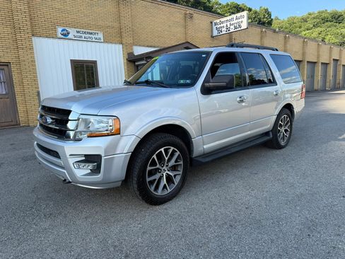 Used 2016 Ford Expedition XLT w/ Equipment Group 202A AWD/4WD image 1