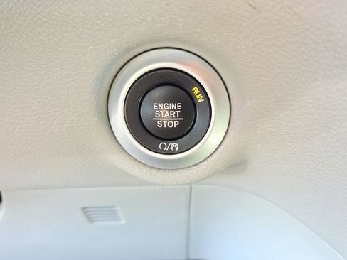 Used 2023 Chrysler Pacifica Touring-L FWD image 24