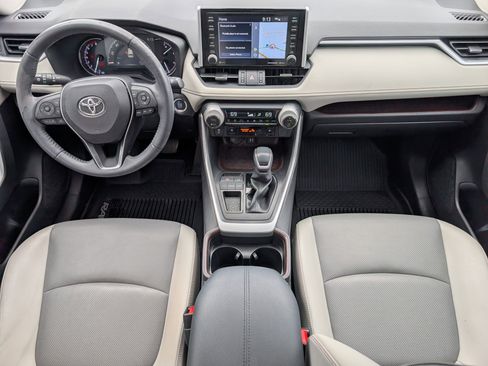 Used 2019 Toyota RAV4 Limited image 5