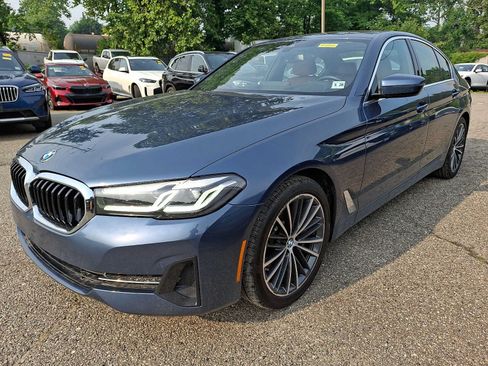 Used 2023 BMW 530i xDrive w/ Premium Package AWD/4WD image 3