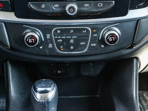 Used 2019 Chevrolet Traverse LT FWD image 14