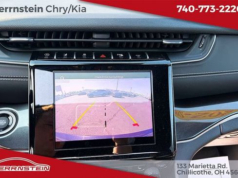 Used 2023 Jeep Grand Cherokee Altitude AWD/4WD image 15