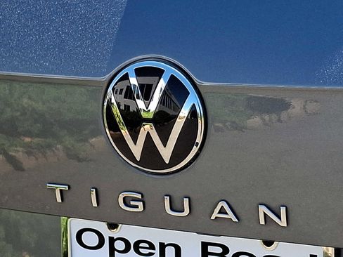 Used 2022 Volkswagen Tiguan SE w/ Panoramic Sunroof Package AWD/4WD image 29