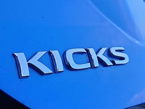 Certified 2025 Nissan Kicks Play S image 29