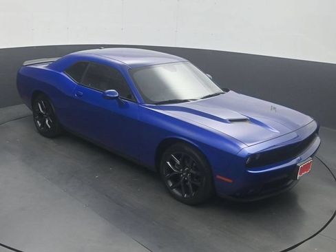 Used 2021 Dodge Challenger SXT w/ Driver Convenience Group RWD image 17
