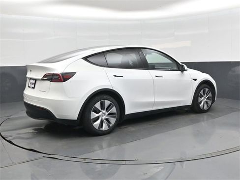 Used 2023 Tesla Model Y Long Range image 4