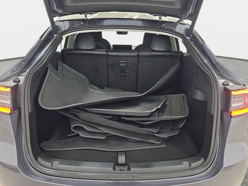 Used 2023 Tesla Model Y Long Range image 32