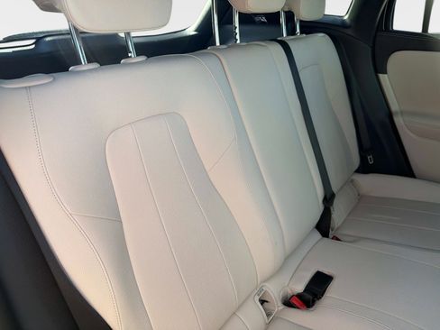 Used 2025 Mercedes-Benz GLA 250 4MATIC image 25