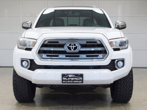 Used 2017 Toyota Tacoma Limited image 2