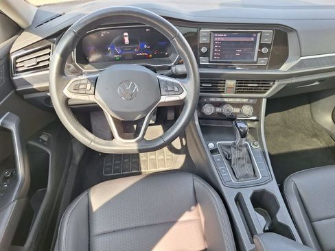 Used 2024 Volkswagen Jetta SE FWD image 9