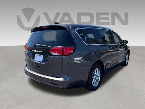 Used 2022 Chrysler Voyager LX FWD image 20