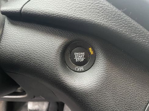 Used 2020 Jeep Cherokee Trailhawk w/ Cold Weather Group image 22