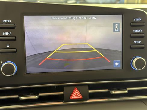 Used 2023 Hyundai Elantra SEL FWD image 17