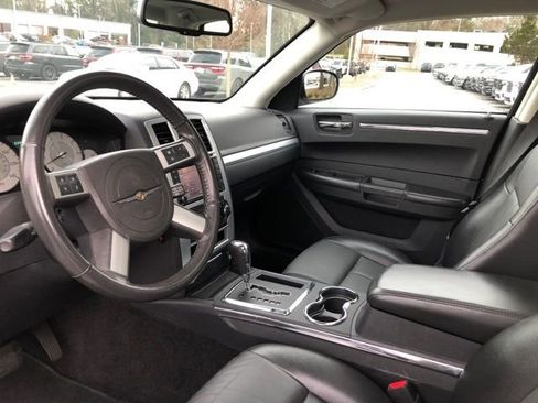 Used 2010 Chrysler 300 Touring image 28