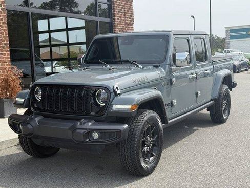 Used 2024 Jeep Gladiator Sport AWD/4WD image 1