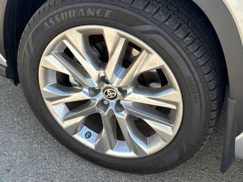 Used 2023 Toyota Highlander Limited AWD/4WD image 18