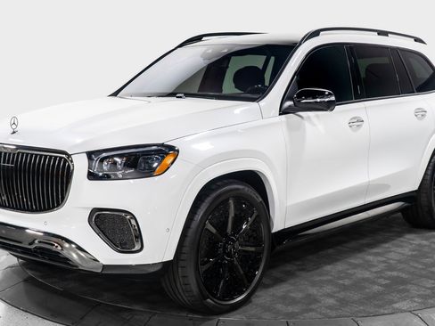 Used 2026 Mercedes-Benz Maybach GLS 600 4MATIC image 3