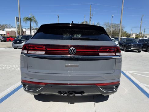 New 2026 Volkswagen Atlas Cross Sport SE FWD image 4