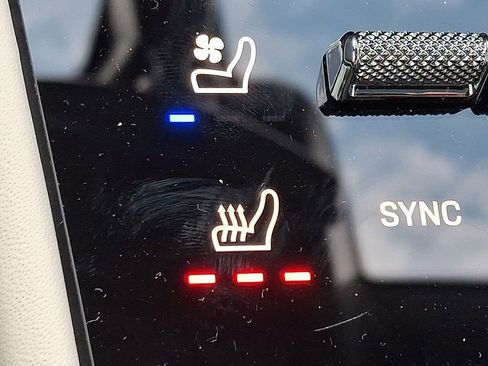 Used 2025 Porsche Cayenne image 26