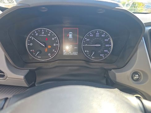 Used 2024 Subaru Crosstrek 2.0i Premium image 18