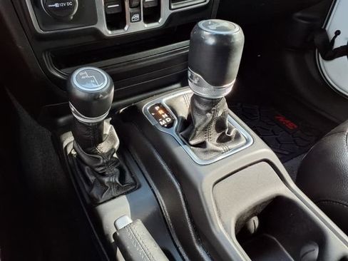 Used 2021 Jeep Wrangler Unlimited Sahara AWD/4WD image 27
