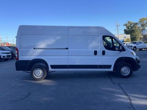 New 2026 RAM ProMaster 2500 w/ Convenience Group FWD image 9