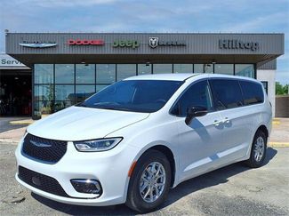 New 2026 Chrysler Pacifica Select image 1