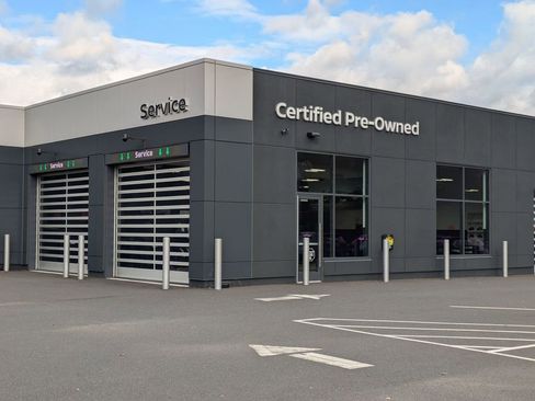 New 2025 Nissan Versa SR w/ Trunk Package image 27