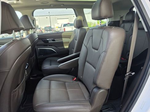 Used 2022 Kia Telluride SX w/ Towing Package FWD image 33