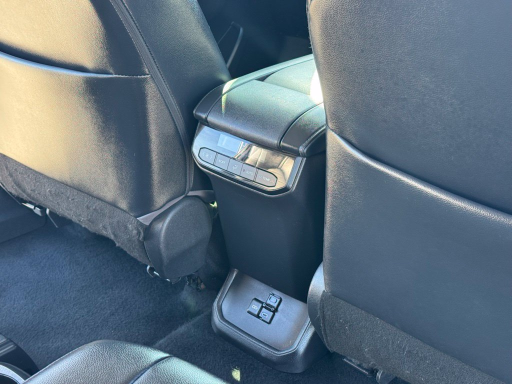 Used 2022 Toyota Highlander XLE FWD image 22