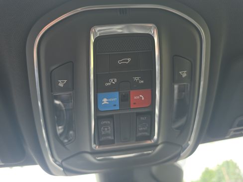 Used 2023 Jeep Grand Cherokee Altitude AWD/4WD image 33