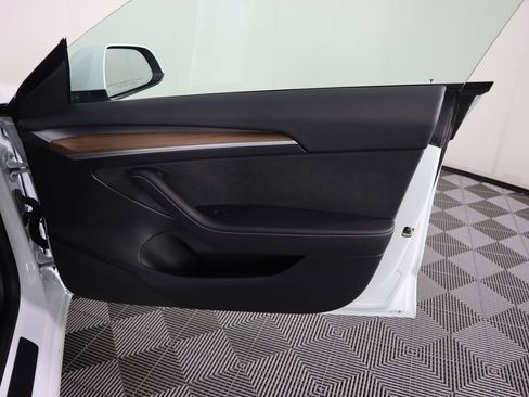 Used 2023 Tesla Model 3 Standard Range image 26