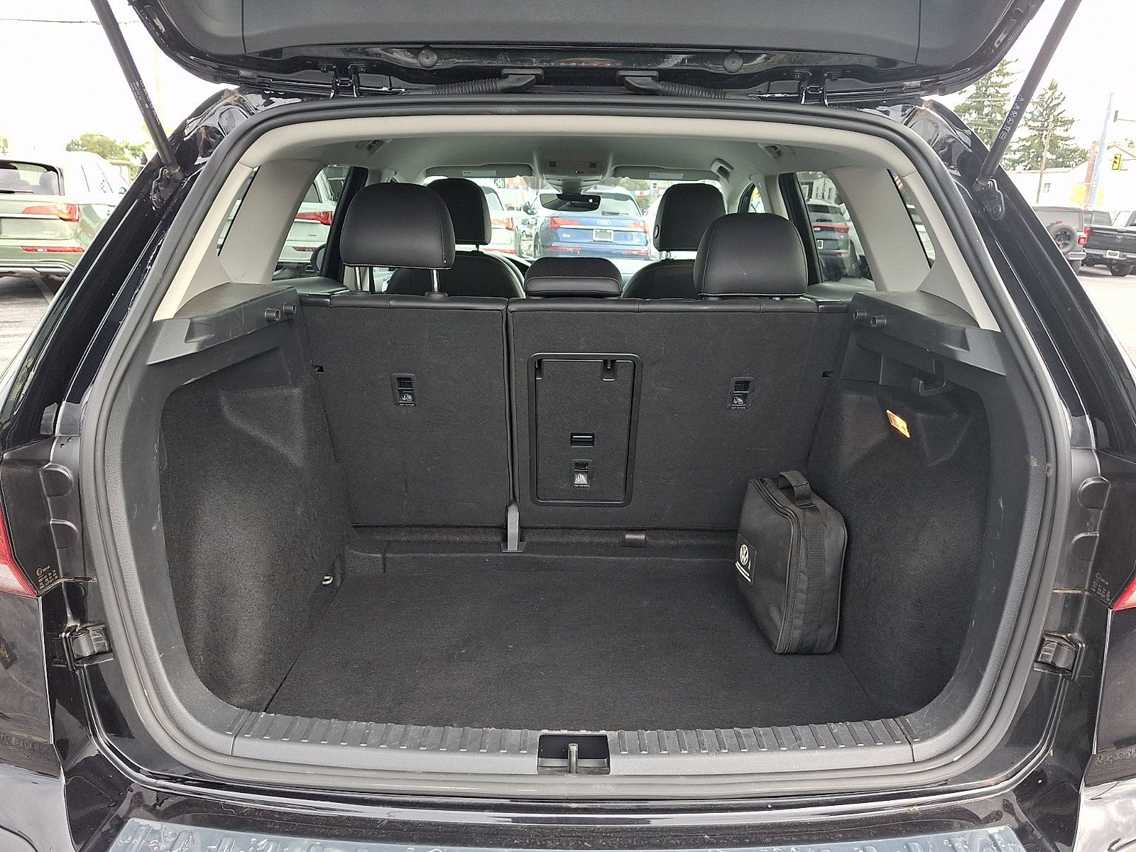 Used 2023 Volkswagen Taos SE FWD image 29