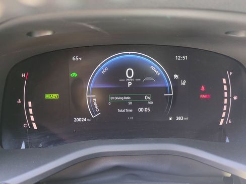 Used 2025 Toyota Camry SE FWD image 16