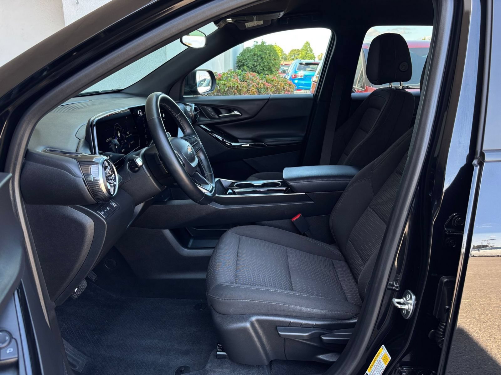 Used 2025 Chevrolet Equinox LT FWD image 26