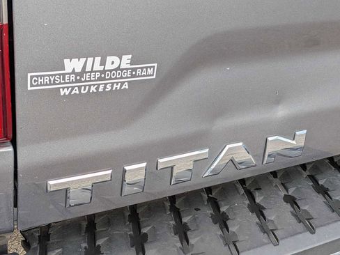 Used 2018 Nissan Titan SV image 12