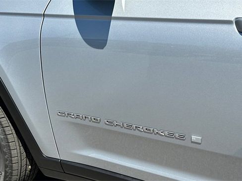 New 2025 Jeep Grand Cherokee Laredo X image 24