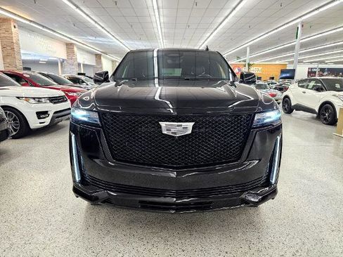 Used 2023 Cadillac Escalade Sport w/ LPO, ONYX Package image 2
